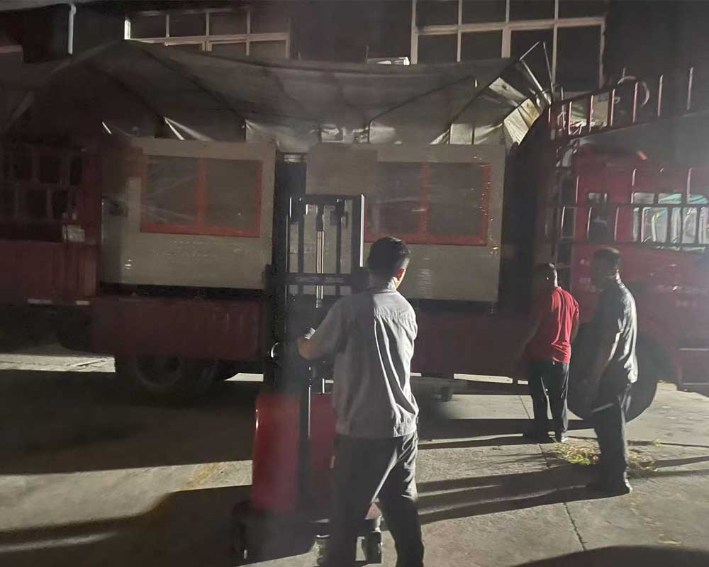 【浙江】兩臺復(fù)購鋁型材自動切割機,夜色中發(fā)貨走起!!